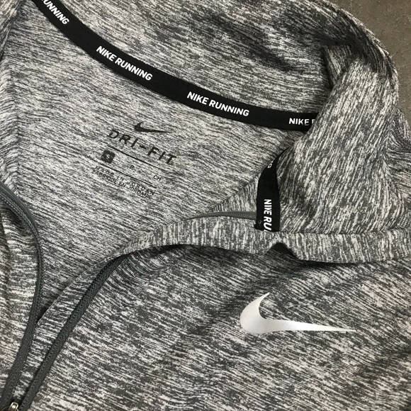 Dry fit Nike pullover - Picture 3 of 5